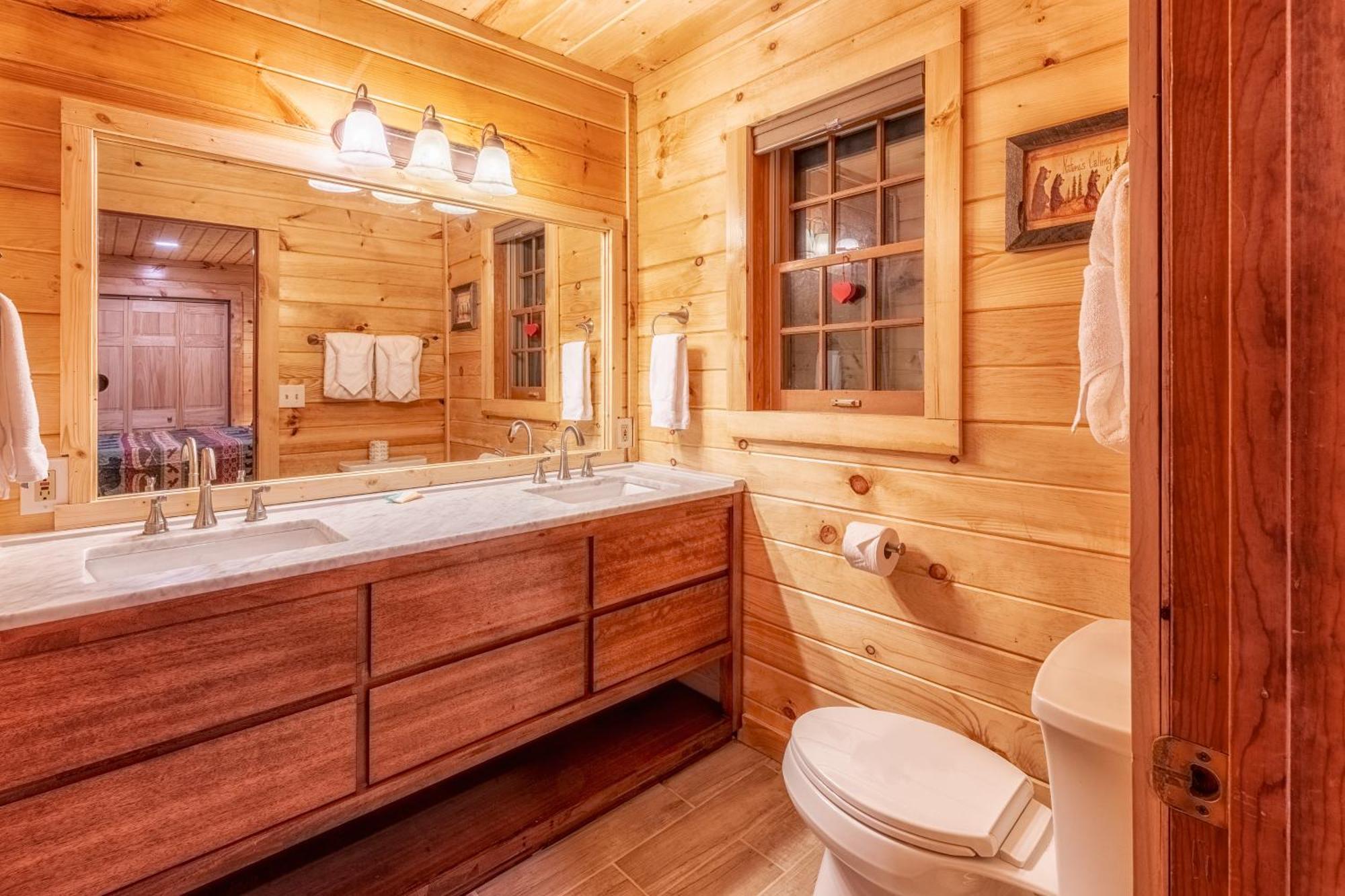 Real Log Cabin With Amazing Views, Hot Tub, Sauna, Games Гатлінбург Екстер'єр фото