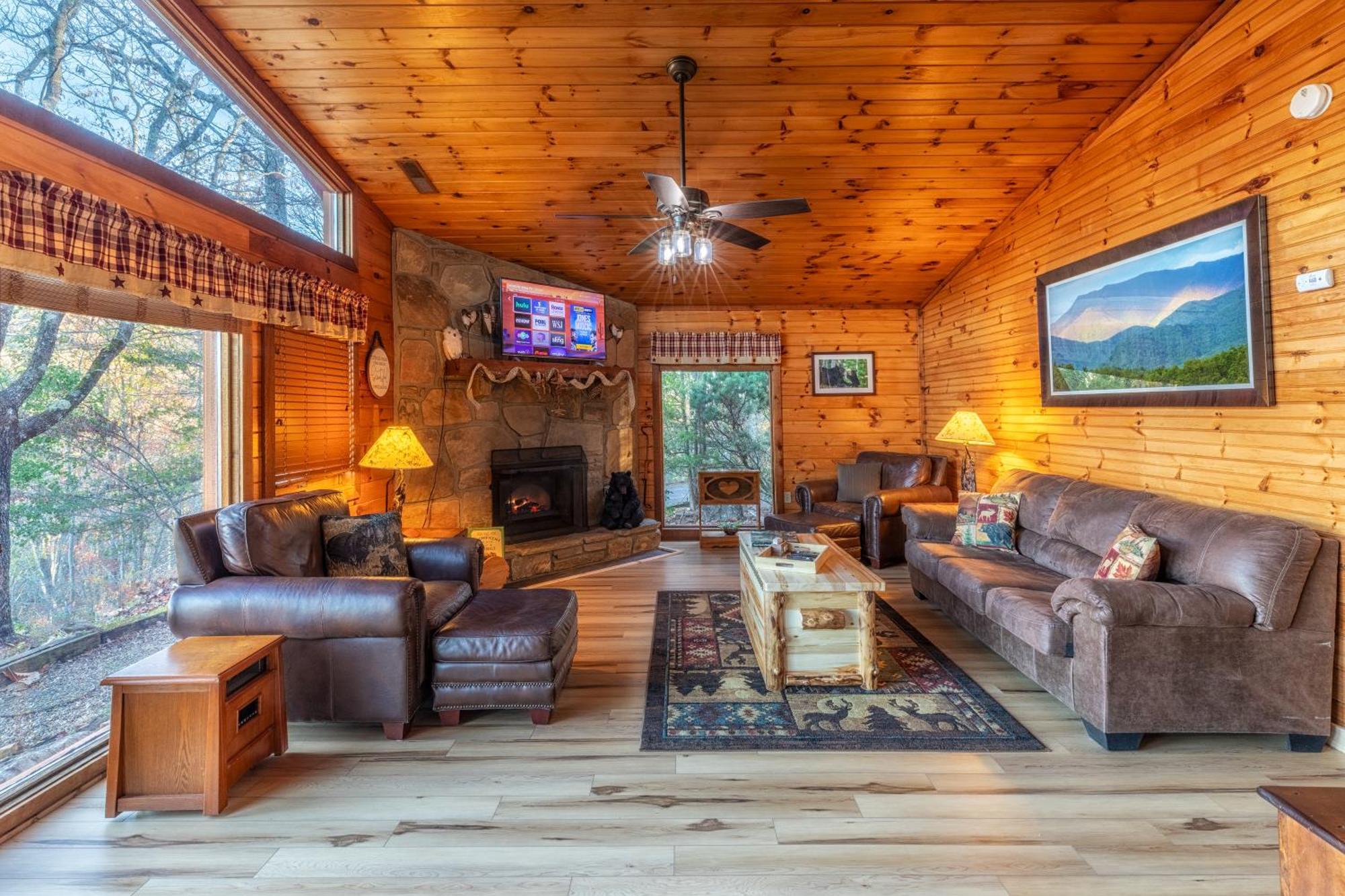 Real Log Cabin With Amazing Views, Hot Tub, Sauna, Games Гатлінбург Екстер'єр фото