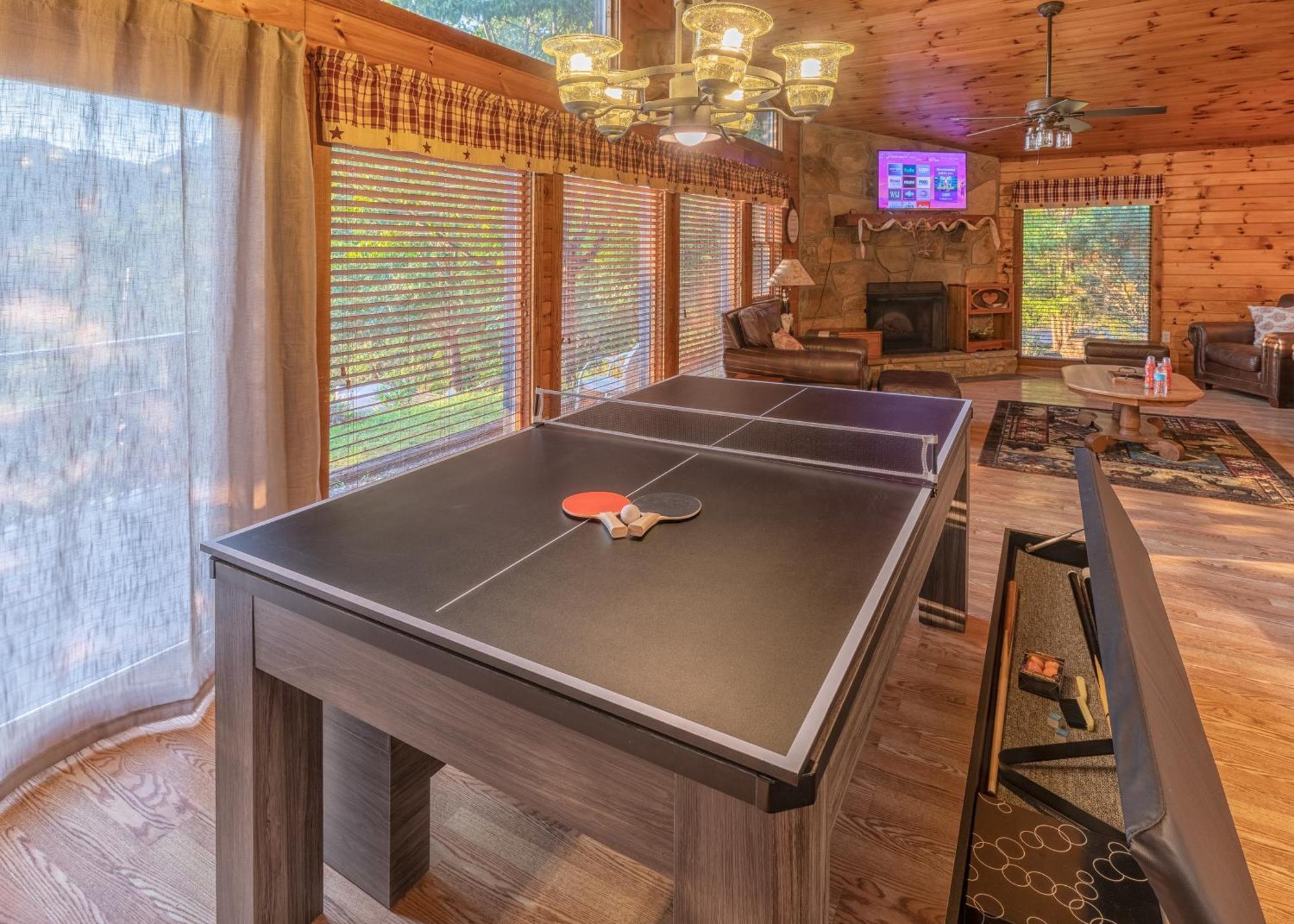 Real Log Cabin With Amazing Views, Hot Tub, Sauna, Games Гатлінбург Екстер'єр фото