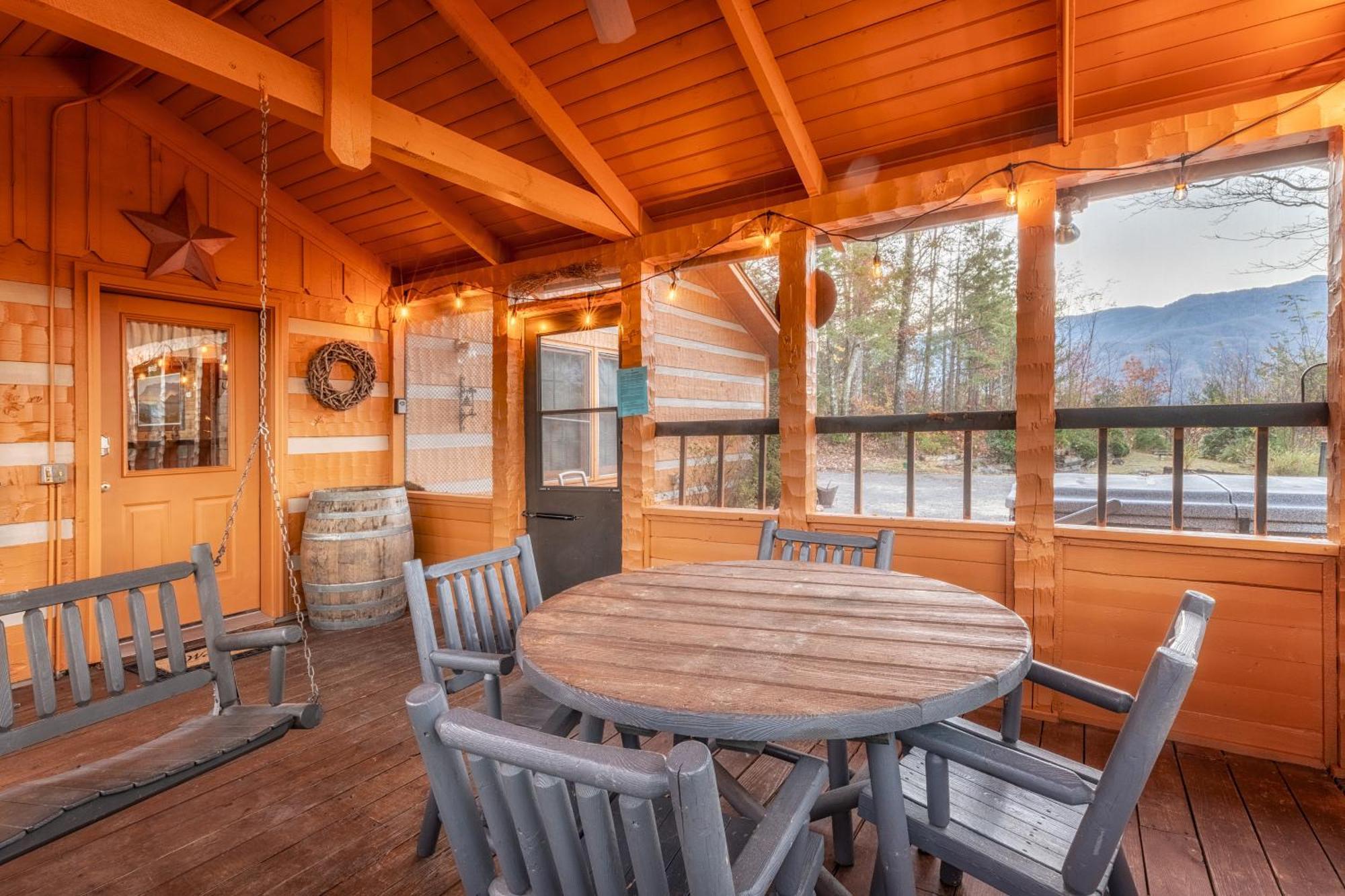 Real Log Cabin With Amazing Views, Hot Tub, Sauna, Games Гатлінбург Екстер'єр фото
