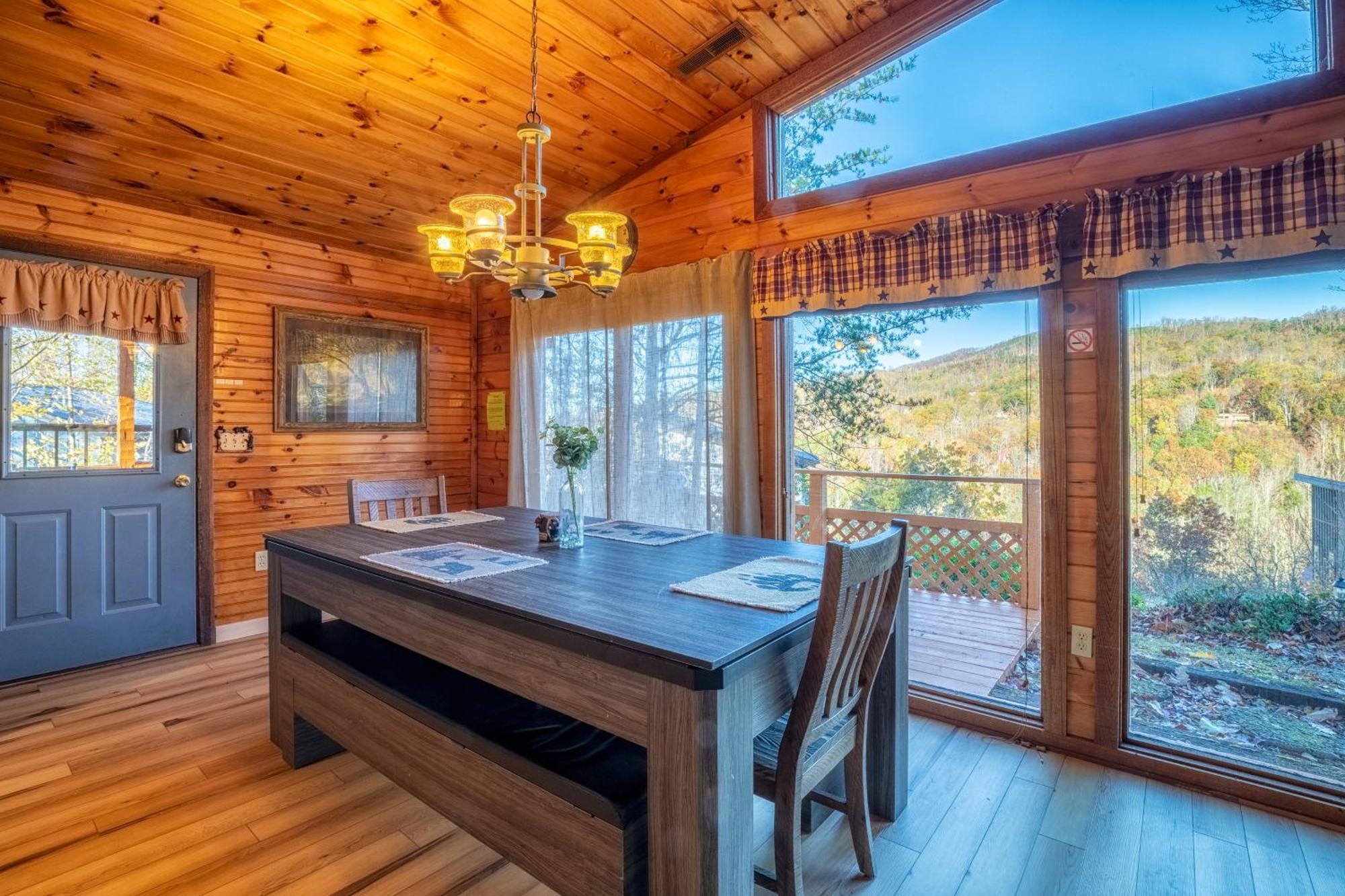 Real Log Cabin With Amazing Views, Hot Tub, Sauna, Games Гатлінбург Екстер'єр фото