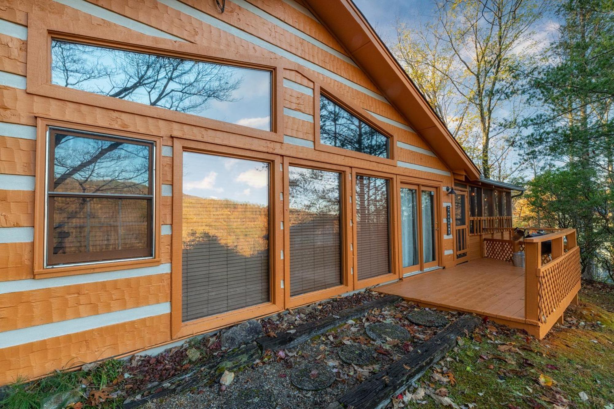 Real Log Cabin With Amazing Views, Hot Tub, Sauna, Games Гатлінбург Екстер'єр фото