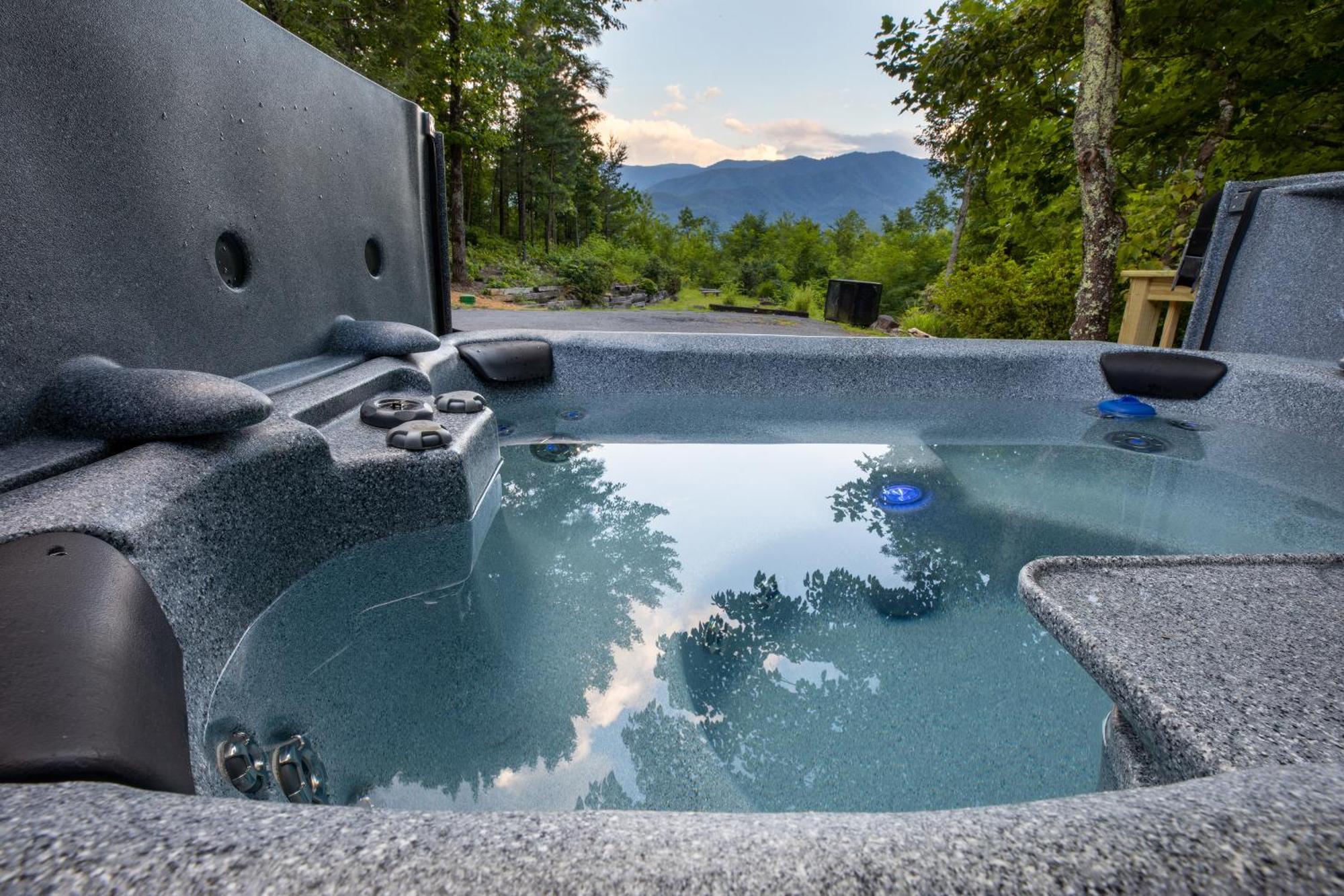 Real Log Cabin With Amazing Views, Hot Tub, Sauna, Games Гатлінбург Екстер'єр фото