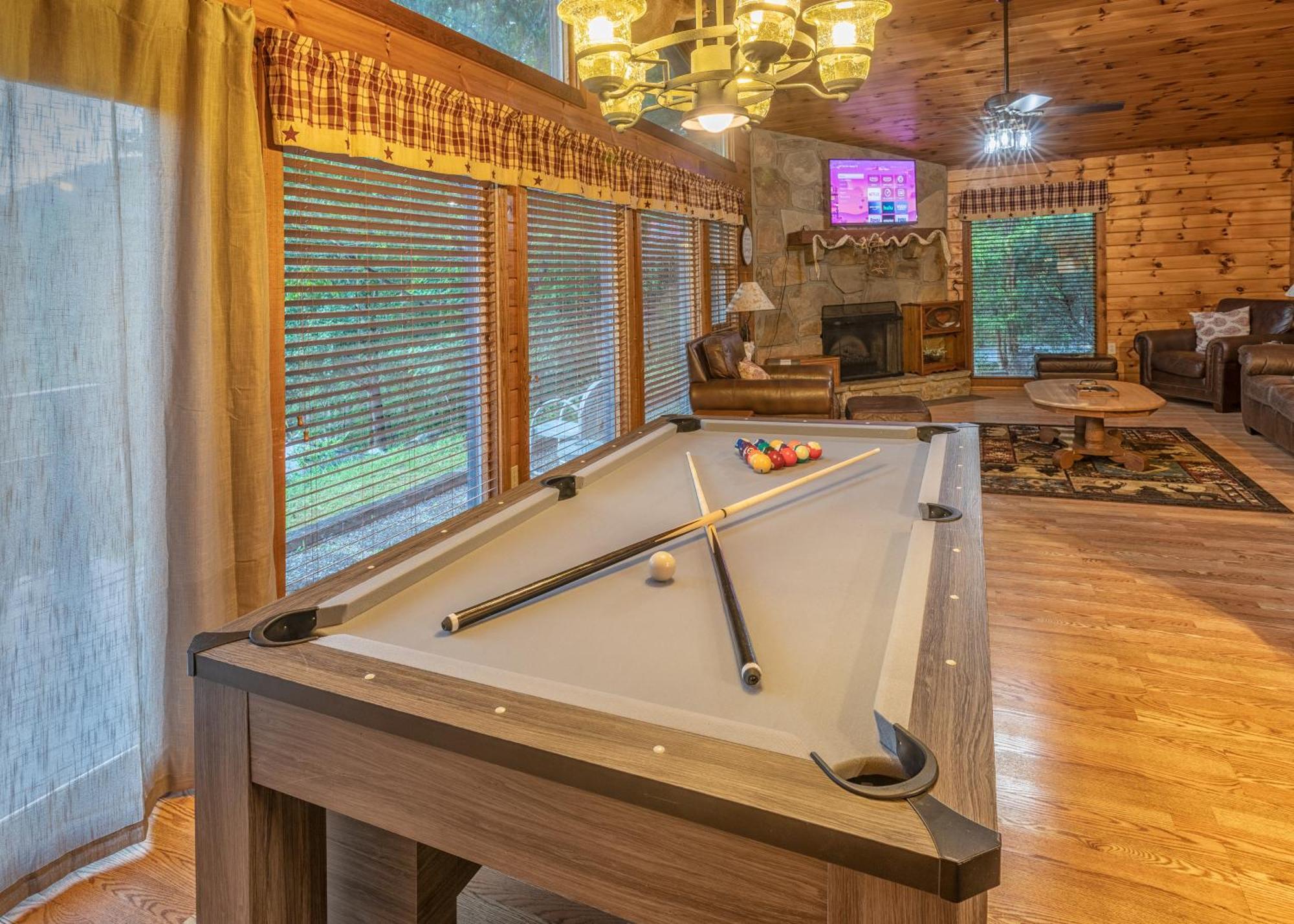 Real Log Cabin With Amazing Views, Hot Tub, Sauna, Games Гатлінбург Екстер'єр фото